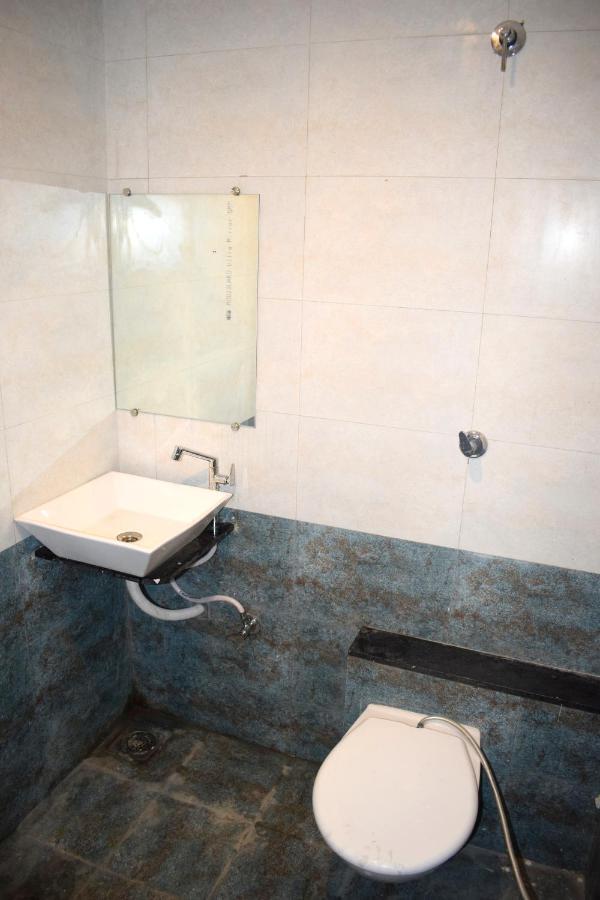 Hotel Peradiot Ahmedabad Ngoại thất bức ảnh